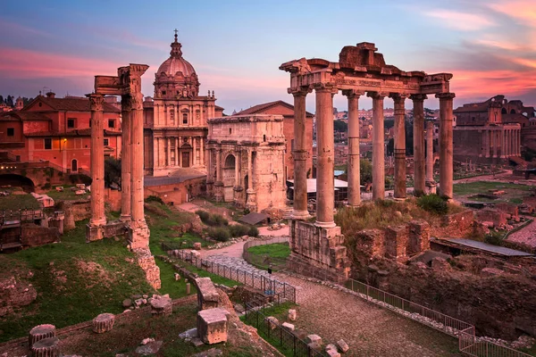 Forum Romanum (Foro Romano) på morgonen, Rom, Italien — Stockfoto