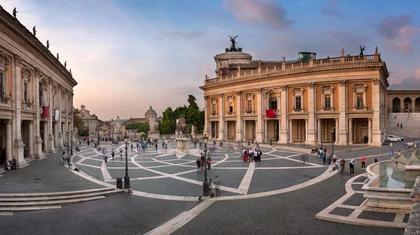 Панорама Капітолійський пагорб і Пьяцца дель Campidoglio в зл Ліцензійні Стокові Фото