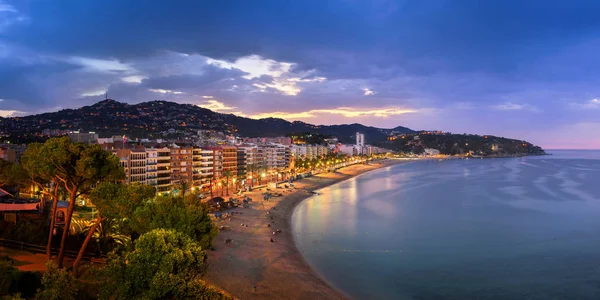 Panorama miasta Lloret de Mar w rano, Costa Brava, w Katalonii — Zdjęcie stockowe