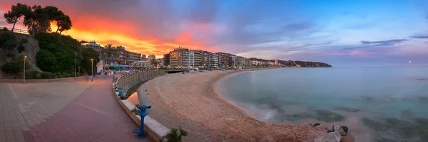 Πανόραμα του Lloret de Mar δίπλα στη θάλασσα το βράδυ, Λορέτ Ντε Μαρ — Φωτογραφία Αρχείου