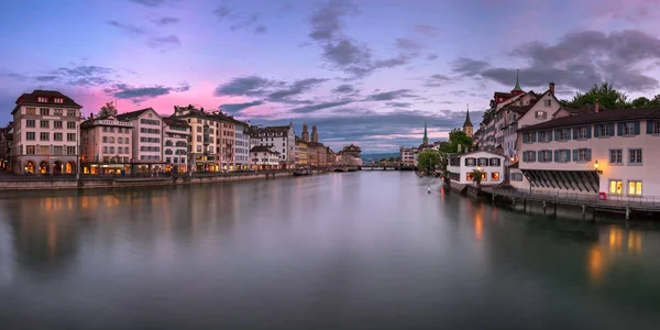 Zürih siluetinin ve akşam, Zürih, Olimpiyat Limmat Nehri — Stok fotoğraf