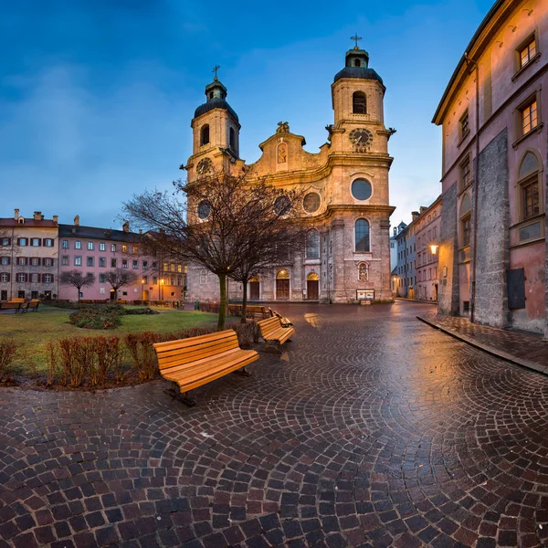 Saint Jacob kathedraal in de ochtend, Innsbruck, Tirol, Oostenrijk — Stockfoto