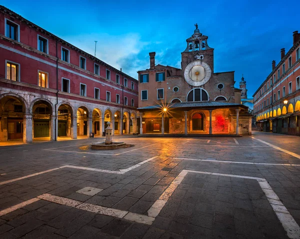 San Giacomo di Rialto torget och kyrkan på morgonen, Venedig, — Stockfoto