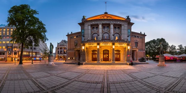 El Teatro Nacional en la Noche, Oslo, Noruega —  Fotos de Stock