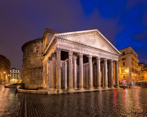 广场通达和万神殿在早上，罗马，意大利 — 图库照片