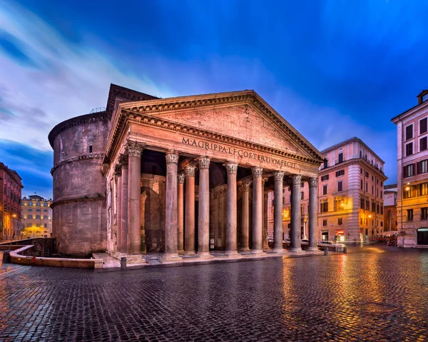 Pantheon och Piazza della Rotonda i morgonen, Rom, Italien — Stockfoto