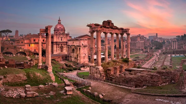 Panorama van Forum Romanum (Foro Romano) in de ochtend, Rome, Ital — Stockfoto