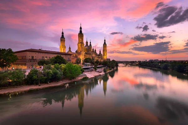 Bazilika de Nuestra Senora del Pilar ve Ebro Nehri, Zaragoza — Stok fotoğraf