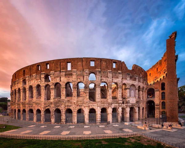 Római Colosseum (FLAVIÁN amfiteátrum) az esti, Róma, Ita Stock Kép