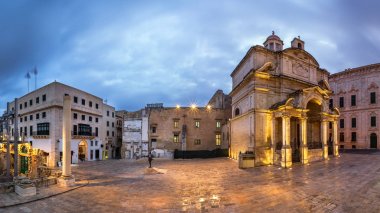 Panorama Saint Catherine Kilisesi'nin İtalya ve Jean Vallette Piazza