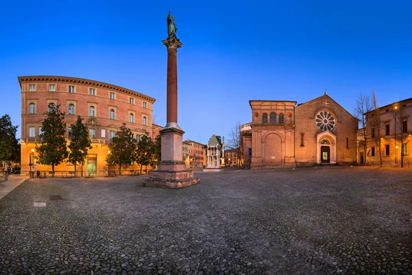 Bazilika San Domenico v večer, Bologna, Itálie — Stock fotografie