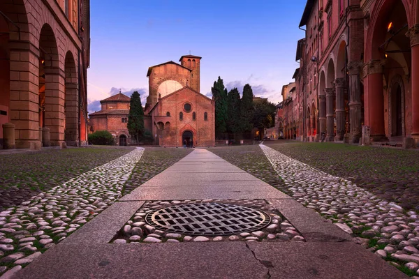 Piazza Santo Stefano w wieczór, Bolonia, Emilia-Romanga — Zdjęcie stockowe