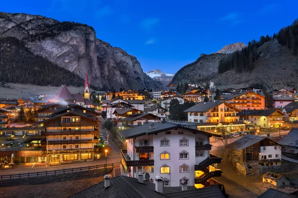 Selva Val Gardena na Noite, Val Gardena, Dolomites, Itália — Fotografia de Stock