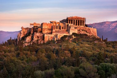 Akşamları, Atina, Yunanistan Philopappos Tepesi'nden Acropolis görünümünü