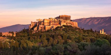 Akşamları, Atina, Yunanistan Philopappos Tepesi'nden Acropolis görünümünü