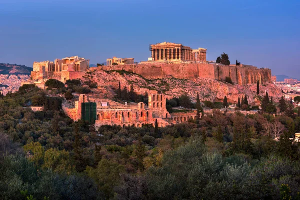 Vista da Acrópole do monte Philopappos na noite, Atenas, Grécia — Fotografia de Stock