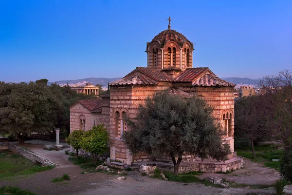 Eglise des Saints Apôtres et Temple d'Héphaïstos à Agora le matin, Athènes — Photo