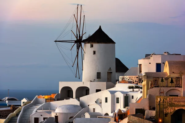 Windmills of Oia Village at Sunset, Santorini, Greece — Stock Photo, Image