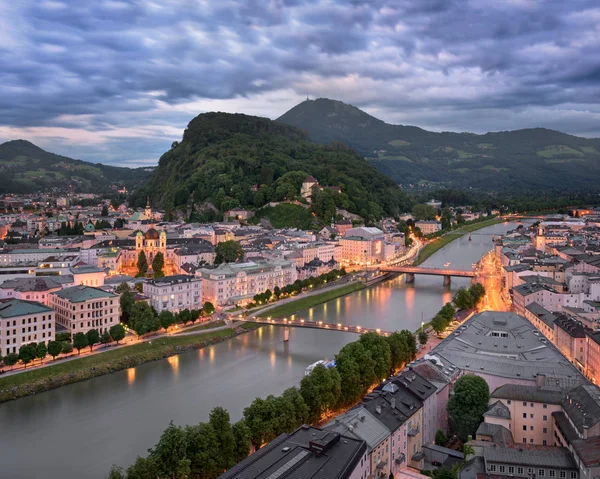Pemandangan udara Salzburg di Malam hari, Austria — Stok Foto