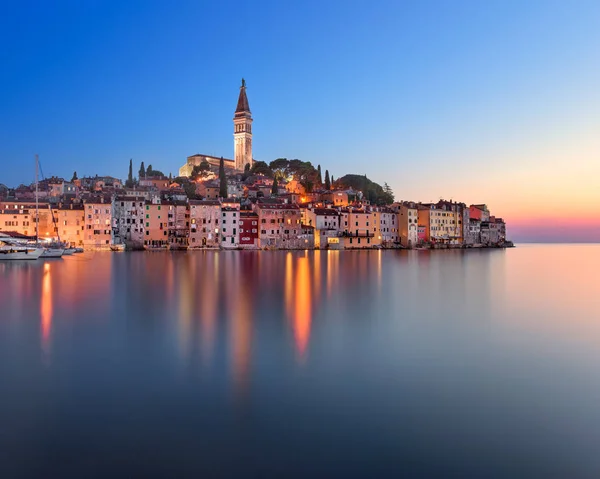 Rovinj Skyline på kvällen, Istrien, Kroatien — Stockfoto