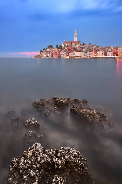 Rovinj Skyline en la noche, Istria, Croacia — Foto de Stock