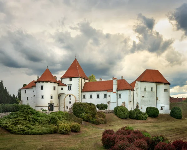 Staré město v večer, Chorvatsko Varazdin — Stock fotografie