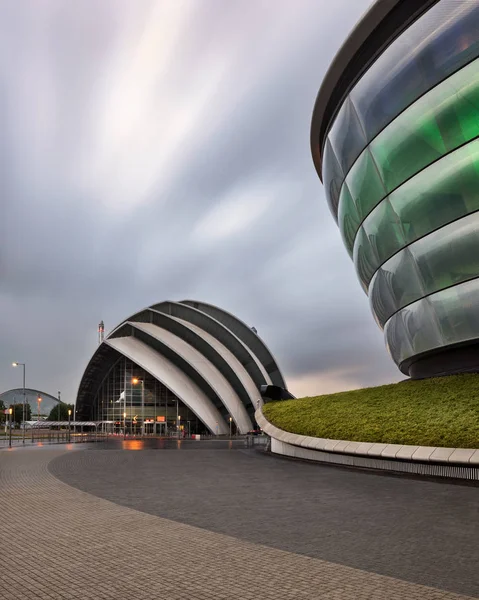 Edificios modernos SEC Armadillo y SSE Hydro por la noche, Gla — Foto de Stock