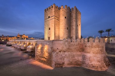Roma köprüsü ve akşam, Andalusia, Spai Cordoba manzarası