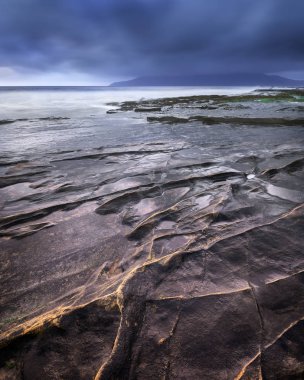 Akşamları, Isle of Eigg, İskoçya, kayalık Beach parka Amerika