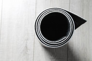 Beyaz etiketli muşamba rulo