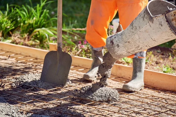 Betong hälla under kommersiella betong golv av byggnad — Stockfoto