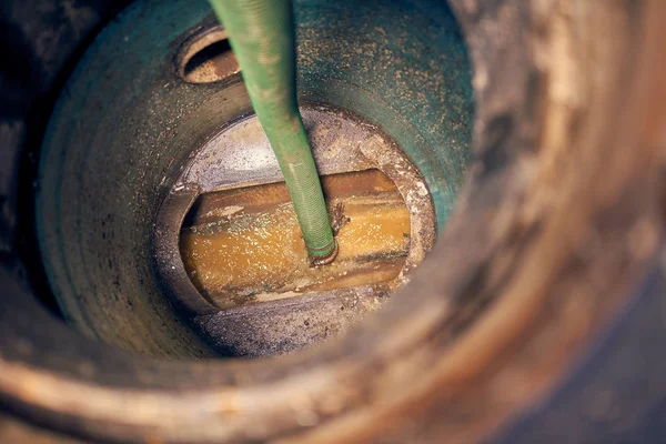 Leegmaken van de septic tank, het reinigen van de riolen — Stockfoto