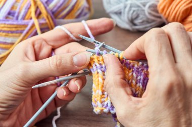 Örgü - örgü ilham genç vasıl senin fingertips kadındır