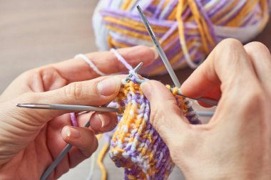 Örgü - örgü ilham genç vasıl senin fingertips kadındır