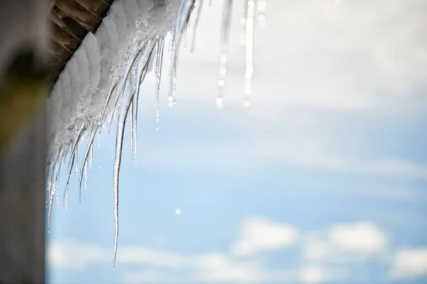 Icicles Snow Overhanging Roof — Stock Photo, Image
