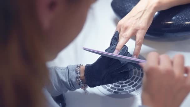 Manicura Cepillando Uña Para Manicura Salón Manicura — Vídeos de Stock