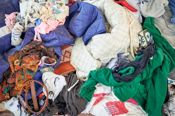 Indústria Reciclagem Roupas Velhas Sujas Centro Coleta Lixo — Fotografia de Stock