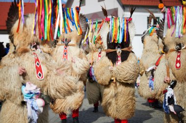 Kurent 'in renkli yüzü, Slovenya geleneksel maskesi, karnaval zamanı