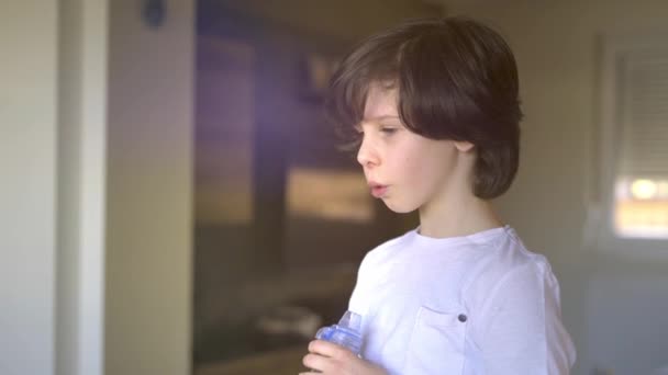 Jeune Garçon Utilisant Spiromètre Mesure Capacité Pulmonaire Force Volume Expiratoire — Video