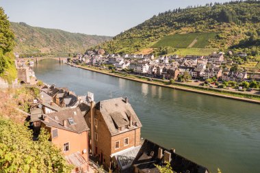 Almanya - Cochem - 23 Ağustos 2016: Cochem şehir nehir ecek ile