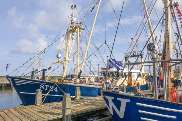 Docked fishing boats in the port of Stavoren. — Stock Photo, Image