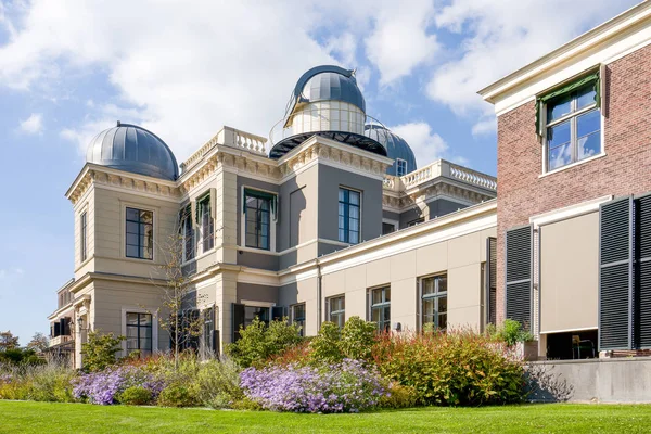 Edificio del Observatorio de la Universidad de Leiden . — Foto de Stock