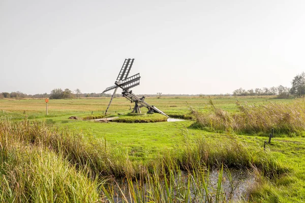 オランダのフリースランドにあるKalenbergのPaaltjasker風車 — ストック写真