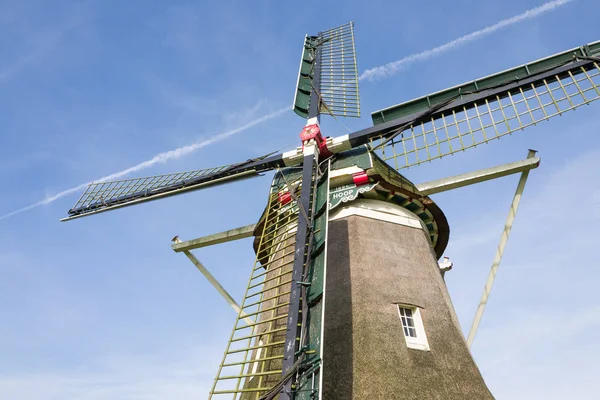 Moinho de vento holandês tradicional. — Fotografia de Stock