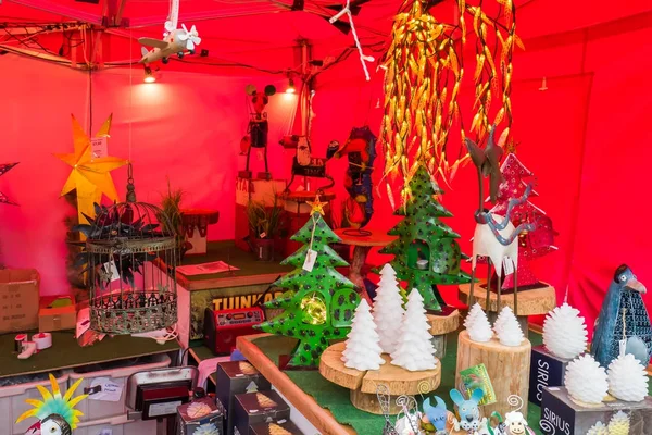 Noel pazarı durak Hollanda Leiden merkezi bir fuarda üzerinde. — Stok fotoğraf