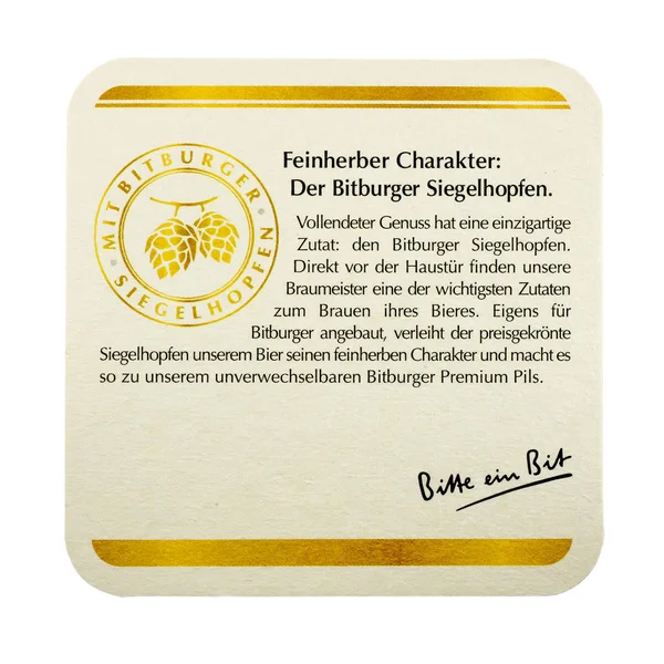 Hollanda - Lunteren - 17 Temmuz 2017: Bitburger beermat. Beyaz arka plan üzerinde izole