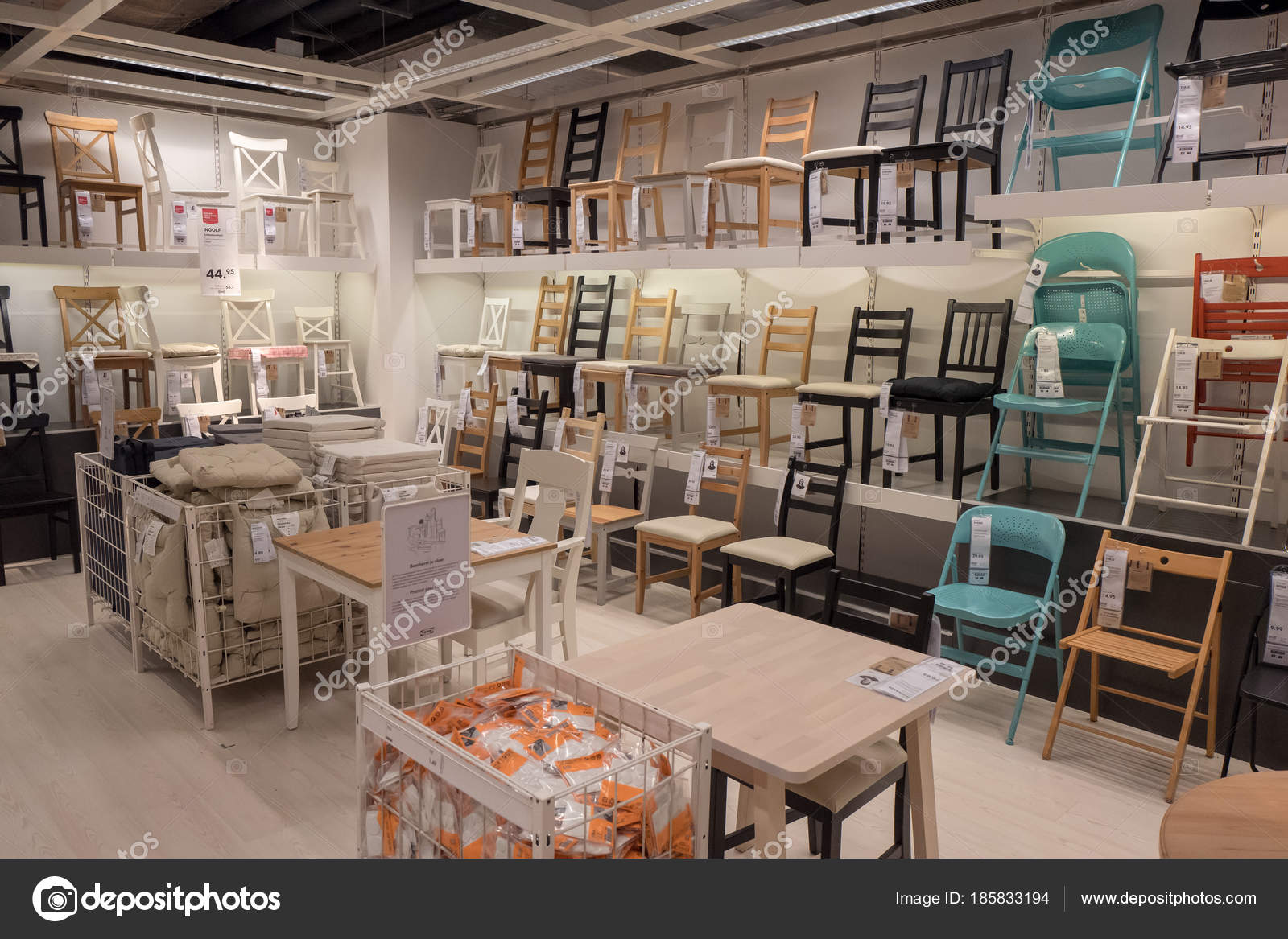 Interieur van de Ikea-winkel in Delft – Redactionele stockfoto ... Interieur van de Ikea-winkel in Delft – Redactionele stockfoto ...