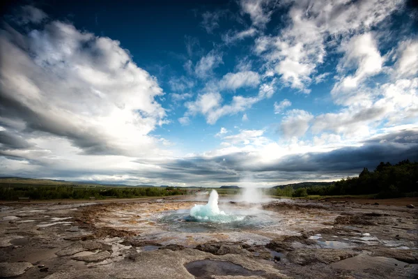 Géiser, concepto de naturaleza — Foto de Stock