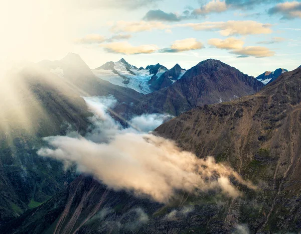 Sabah dağlarda — Stok fotoğraf