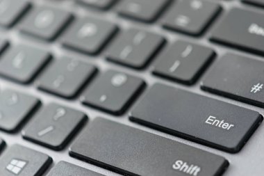 Bir bilgisayar klavye anahtarının görünümünü kapat